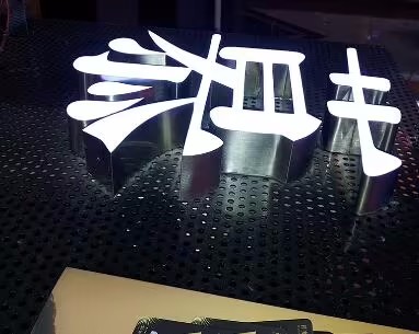 �Ĵ�����������led��������ɫ����Ӧ��