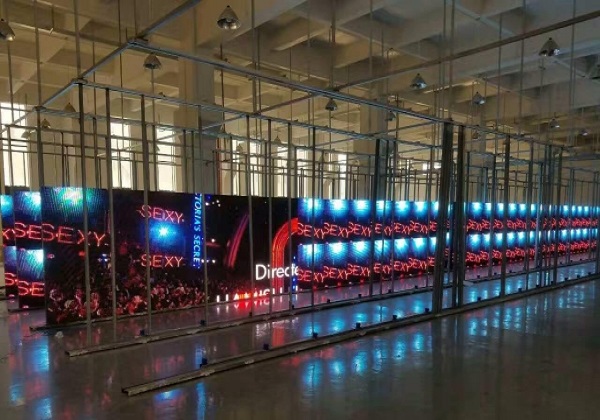 �ɶ���������С���ȫ��LED��ʾ��