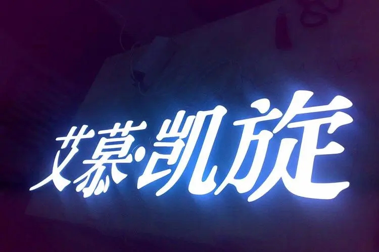 成都广告设计精神堡垒的高度与用材