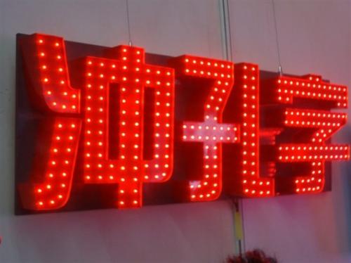 �ɶ�������ʲô��LED��淢���֣�